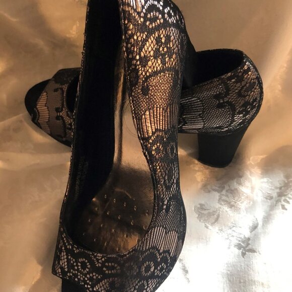 Black and Silver Lace Look Toeless Pump - Picture 13 of 16